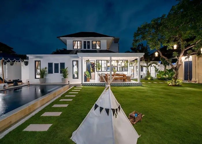 Luxe 5 Bed, Sleeps 10, Butler, Walk To Shopscafe Villa Seminyak