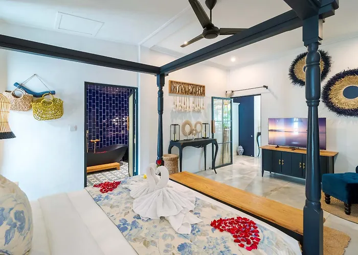 Luxe 5 Bed, Sleeps 10, Butler, Walk To Shopscafe Seminyak