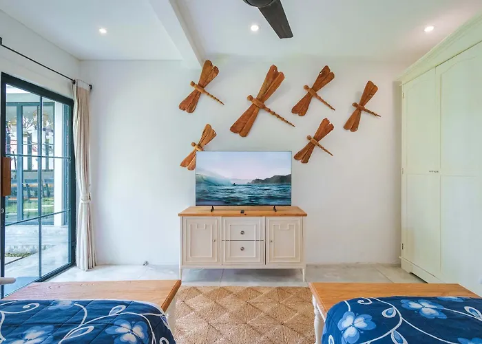 Luxe 5 Bed, Sleeps 10, Butler, Walk To Shopscafe Villa Seminyak