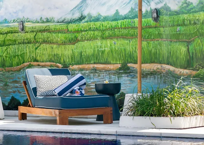 Villa Luxe 5 Bed, Sleeps 10, Butler, Walk To Shopscafe Seminyak