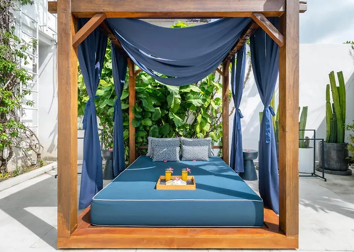 Luxe 5 Bed, Sleeps 10, Butler, Walk To Shopscafe Seminyak